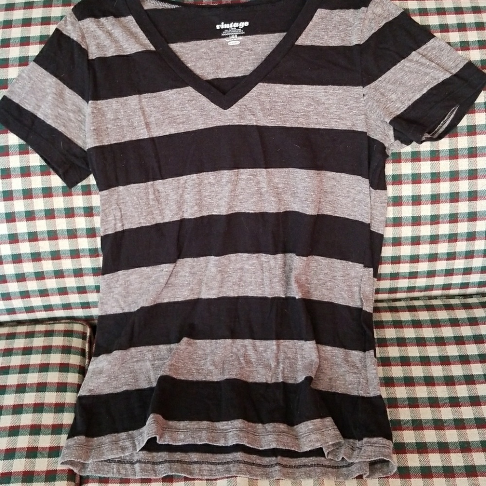 Old navy vitage V Tshirt